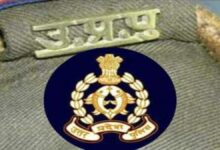 Photo of प्रयागराज: हिस्ट्रीशीटर के साथ जन्मदिन मनाने पर दो कांस्टेबल निलंबित, बलिया में एक हिस्ट्रीशीटर ने की आत्महत्या
