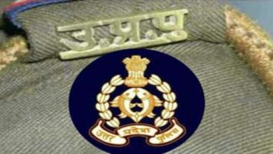 Photo of प्रयागराज: हिस्ट्रीशीटर के साथ जन्मदिन मनाने पर दो कांस्टेबल निलंबित, बलिया में एक हिस्ट्रीशीटर ने की आत्महत्या