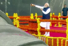 Photo of प्रधानमंत्री मोदी ने सरदार पटेल की 150वीं जयंती पर स्टेच्यू ऑफ यूनिटी पर अर्पित की श्रद्धांजलि