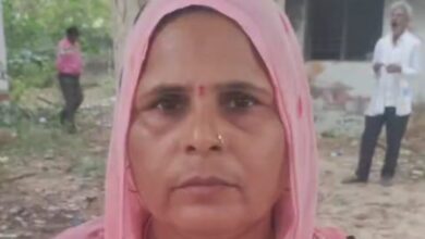 Photo of बीमा की रकम और अवैध संबंध के लिए मां ने कराई बेटे की हत्या, पुलिस ने प्रेमी और साथी को किया गिरफ्तार