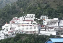 Photo of वैष्णो देवी के दर्शन की चाह में स्कूल से भागीं 7वीं की तीन छात्राएं, लखनऊ से सकुशल बरामद