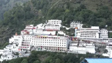 Photo of वैष्णो देवी के दर्शन की चाह में स्कूल से भागीं 7वीं की तीन छात्राएं, लखनऊ से सकुशल बरामद