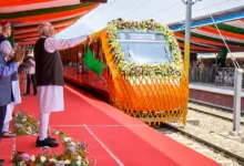 Photo of नई वंदे भारत ट्रेनों को हरी झंडी दिखाने के बाद पीएम मोदी ने कहा – भारतीय रेलवे नई ऊंचाइयों की ओर