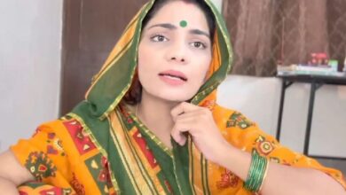 Photo of नेहा सिंह राठौर की मुश्किलें बढ़ीं, लखनऊ पहुंची वाराणसी पुलिस, प्रधानमंत्री पर टिप्पणी मामले में नोटिस तामील