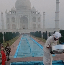 Photo of ताजमहल में गूंजा ‘डी पैन मैन’ का संगीत, विदेशी कलाकार जोशुआ रेग्रेलो ने दी अनोखी प्रस्तुति