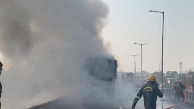 Photo of कानपुर: चलती डबल-डेकर बस बनी आग का गोला, यात्रियों की चीख-पुकार से दहला NH-19; पुलिसकर्मियों ने जान जोखिम में डालकर बचाई यात्रियों की जान