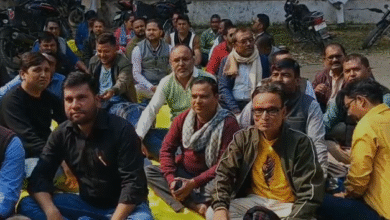 Photo of फतेहपुर में BLO लेखपाल के सुसाइड से आक्रोश, बलिया में लेखपालों की एकदिवसीय हड़ताल