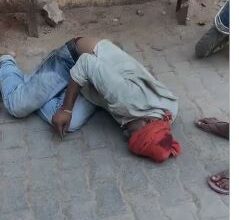 Photo of सड़क पर तड़पते युवक की मौत: यूपी पुलिस और अस्पताल की लापरवाही से बुझी 20 वर्षीय करन यादव की जिंदगी