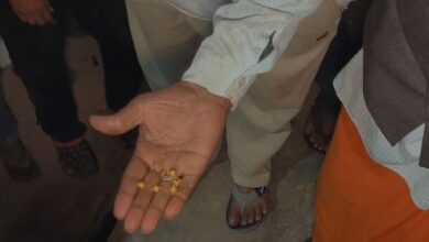 Photo of फर्रुखाबाद के श्रंगीरामपुर में मंदिर की खुदाई के दौरान निकला सोने-चांदी से भरा पीतल का गिलास, ग्रामीणों में मची लूट की होड़