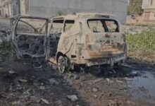 Photo of हरदोई में गूगल मैप ने दिया धोखा, तंग गलियों में फंसी कार में लगी आग, चालक कूदकर बचा