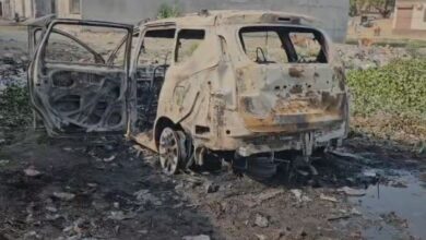 Photo of हरदोई में गूगल मैप ने दिया धोखा, तंग गलियों में फंसी कार में लगी आग, चालक कूदकर बचा