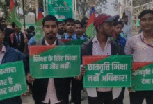 Photo of झारखंड : रांची में छात्रवृत्ति बंद होने के खिलाफ छात्रों का ‘भिक्षा आंदोलन’ मार्च
