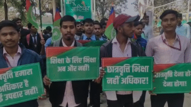 Photo of झारखंड : रांची में छात्रवृत्ति बंद होने के खिलाफ छात्रों का ‘भिक्षा आंदोलन’ मार्च