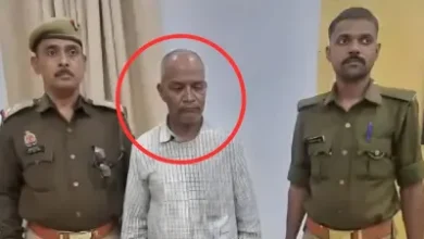 Photo of कानपुर में घूसखोरी का अजब मामला, दरोगा से ही रिश्वत मांगने वाला अनुवादक रंगे हाथों गिरफ्तार