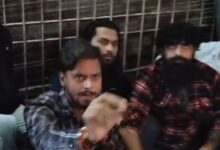 Photo of धीरेंद्र शास्त्री की ‘वृंदावन मदिरा मुक्त’ अपील के बाद हंगामा: दिल्ली से आए युवकों ने तीन शराब की दुकानों पर काटा बवाल