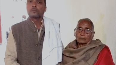 Photo of सीतापुर में चौंकाने वाला मामला: सरकारी रिकॉर्ड में मृत घोषित बुज़ुर्ग महिला बोली – “मैं अभी जिंदा हूं”