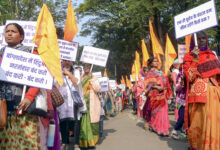Photo of बांग्लादेश में हिंदुओं पर कथित अत्याचार के विरोध में देशभर में प्रदर्शन, दिल्ली हाई कमीशन के बाहर कड़ी सुरक्षा