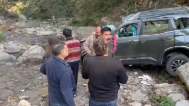 Photo of उत्तराखंड में सड़क हादसों का सिलसिला जारी, नैनीताल में कैंची धाम जा रही कार खाई में गिरी, तीन की मौत