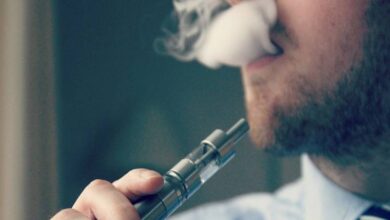 Photo of संसद में ई-सिगरेट के कथित सेवन पर हंगामा, भारत में पूरी तरह बैन होने के बावजूद सांसद पर आरोप