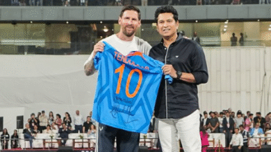 Photo of भारत दौरे के दूसरे दिन मुंबई पहुंचे लियोनल मेसी, वानखेड़े स्टेडियम में सचिन तेंदुलकर समेत कई दिग्गजों से की मुलाकात