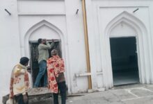 Photo of संभल में रातोंरात ढहाई गई अवैध मदीना मस्जिद, प्रशासन के पहुंचने से पहले ग्रामीणों ने हटाया कब्जा