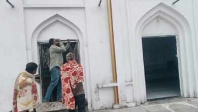 Photo of संभल में रातोंरात ढहाई गई अवैध मदीना मस्जिद, प्रशासन के पहुंचने से पहले ग्रामीणों ने हटाया कब्जा