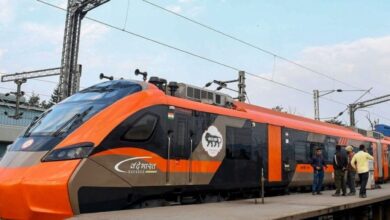 Photo of वंदे भारत स्लीपर ट्रेन को हरी झंडी दिखाएंगे पीएम मोदी, चार नई अमृत भारत एक्सप्रेस ट्रेनें भी होंगी शुरू
