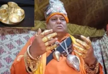 Photo of प्रयागराज माघ मेले में गोल्डन गूगल बाबा बने आकर्षण, सिर से पांव तक सोने-चांदी के आभूषणों में सजे दिखे