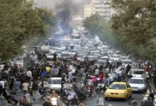 Photo of ईरान में आधी रात हिंसा और आगजनी, 50 शहरों में इंटरनेट बंद, एयर डिफेंस सिस्टम एक्टिव