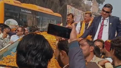 Photo of हज़ारों कार्यकर्ता, दर्जनों बुलडोजर, 20 किलोमीटर लंबी यात्रा पर मंचों की कतार: कानपुर बुंदेलखंड क्षेत्र में पंकज चौधरी की ग्रैंड एंट्री