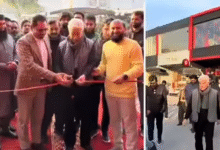 Photo of ‘आतंक नहीं, अब टॉपिंग में भी फर्जीवाड़ा!’— पाक रक्षा मंत्री ने किया नकली Pizza Hut का उद्घाटन