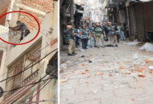Photo of वाराणसी दालमंडी में 7वें मकान पर चल रहा हथौड़ा,150 पुलिसकर्मी तैनात, 3 मकान गिराए जाएंगे, फोर्स देखकर विरोध नहीं कर सके दुकानदार