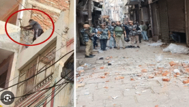 Photo of वाराणसी दालमंडी में 7वें मकान पर चल रहा हथौड़ा,150 पुलिसकर्मी तैनात, 3 मकान गिराए जाएंगे, फोर्स देखकर विरोध नहीं कर सके दुकानदार
