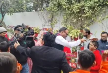 Photo of शंकराचार्य शिष्य प्रकरण के बाद बटुक ब्राह्मणों को किया सम्मानित, ब्रजेश पाठक ने दिया सामाजिक सद्भाव का संदेश