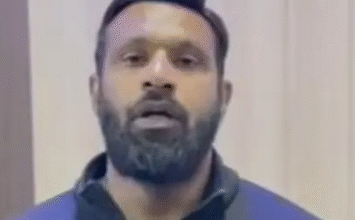 Photo of मुस्लिम दुकानदार की जान बचाने वाले मोहम्मद दीपक पर FIR, बजरंग दल ने की थी शिकायत