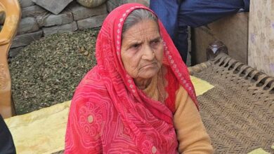 Photo of 65 साल बाद मायके पहुंची 80 वर्षीय महिला, 15 साल की उम्र में डकैतों ने किया था अपहरण