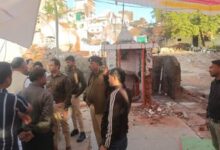 Photo of सागर में मंदिर के पास धमाका, प्रसाद की दुकान में फटा संदिग्ध डिब्बा, 11 साल की बच्ची गंभीर