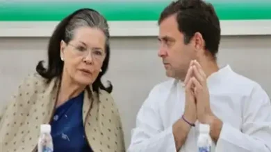 Photo of सोनिया गांधी अस्पताल में भर्ती, राहुल गांधी मिलने पहुंचे, केरल दौरा किया रद्द