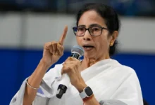 Photo of मतदाता सूची विवाद पर ममता बनर्जी का धरना, 63 लाख नाम हटाने को बताया साजिश