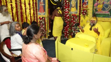 Photo of संत प्रेमानंद महाराज के आश्रम पहुंचीं राष्ट्रपति द्रौपदी मुर्मू, की आध्यात्मिक चर्चा