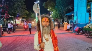 Photo of मथुरा में ‘फरसा वाले बाबा’ की मौत पर बवाल, आक्रोशित लोगों ने आगरा-दिल्ली हाईवे किया जाम