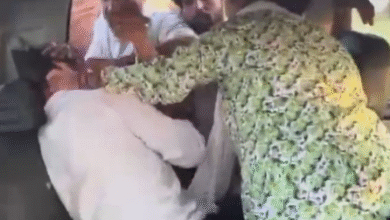 Photo of दो करोड़ की ठगी के आरोपी को महिला ने कार में घुसकर जड़े नौ थप्पड़, वीडियो वायरल