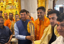 Photo of भारतीय टीम ने T20 वर्ल्ड कप ट्रॉफी के साथ सिद्धिविनायक मंदिर में की पूजा, कोच गंभीर और कप्तान सूर्यकुमार यादव ने किए दर्शन