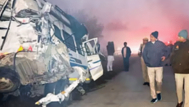 Photo of यमुना एक्सप्रेसवे पर दर्दनाक हादसा: हाथरस में बस की टक्कर से 6 की मौत, 6 से अधिक गंभीर