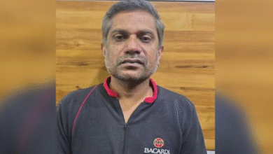 Photo of दिल्ली में 1100 से ज्यादा बम की धमकियां देने वाला आरोपी कर्नाटक से गिरफ्तार