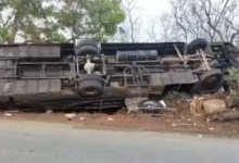 Photo of ओडिशा के नयागढ़ में दर्दनाक सड़क हादसा: टूरिस्ट बस पलटी, 5 की मौत, 40 से ज्यादा घायल