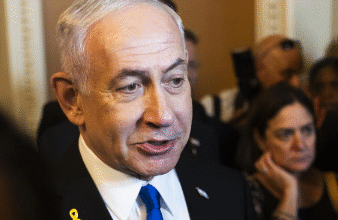 Photo of मिडिल ईस्ट जंग के बीच नेतन्याहू की मौत की अफवाह पर विराम, वीडियो जारी कर बोले -‘मैं जिंदा हूं’