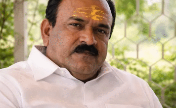 Photo of नाशिक: खुद को बाबा और अंक ज्योतिषी बताने वाले अशोक खरात की काली दुनिया खुली, FIR में दर्ज कई भयानक आरोप