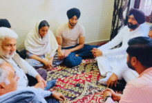 Photo of शहीद एएसआई गुरनाम सिंह के घर पहुंचे आप मंत्री, परिवार को 1 करोड़ और नौकरी का भरोसा