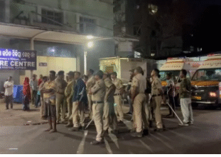 Photo of कटक के एससीबी मेडिकल कॉलेज में भीषण आग, ट्रॉमा ICU के 10 मरीजों की मौत